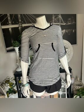 Sophia + Zeke Black White Striped Hooded Top – Tag 10 (M), Fits XS/S